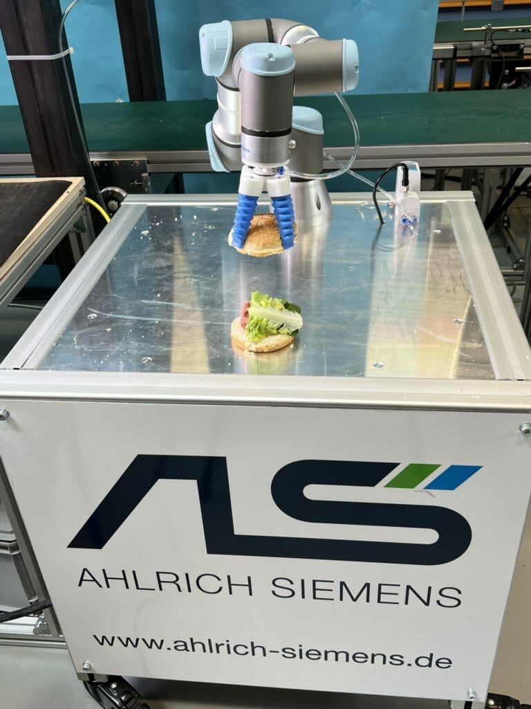 demonstrator von ahlrich siemens bereitet burger zu