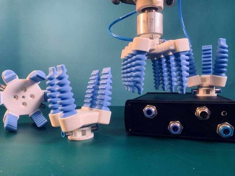 Pneumatics 1 centric and parallel grippers on delta robot